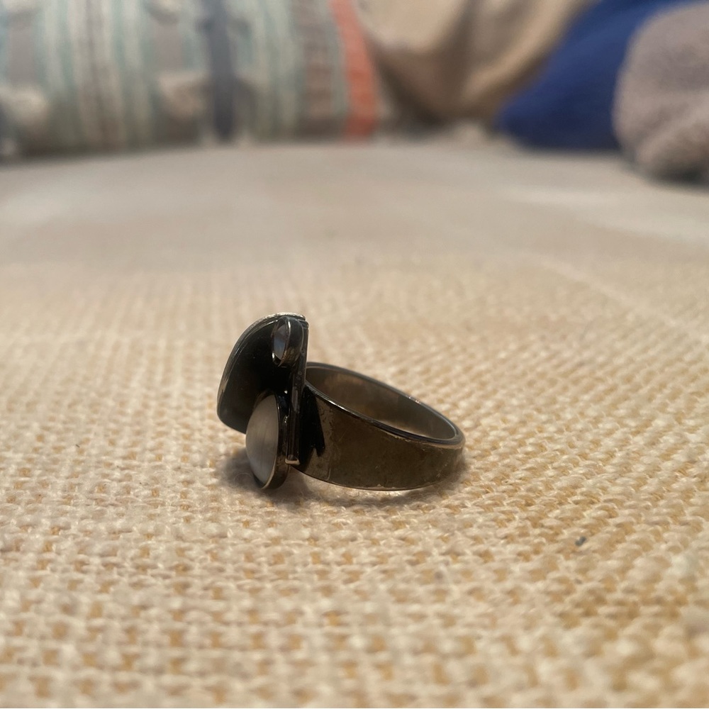 Cute ring. - Picture 2 of 4